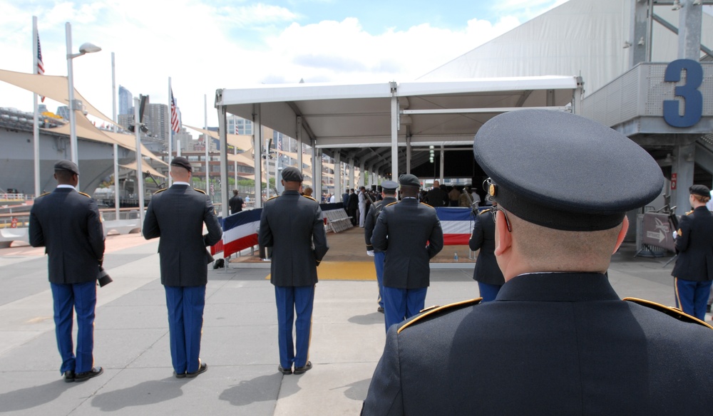 Army Reserve Soldiers honor fallen during Intrepid ceremony
