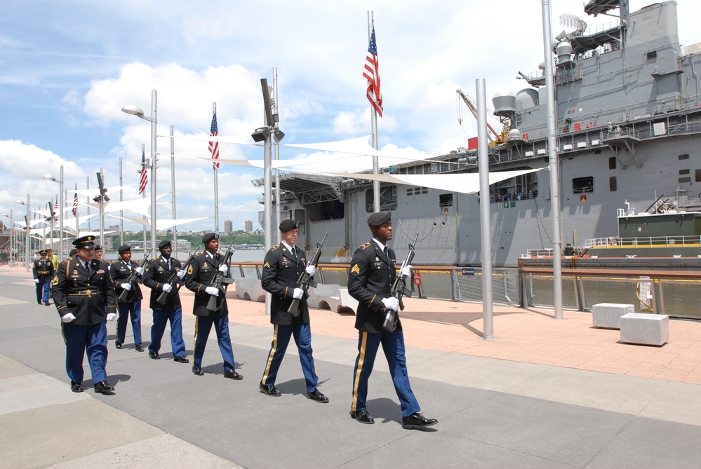 Army Reserve Soldiers honor fallen during Intrepid ceremony
