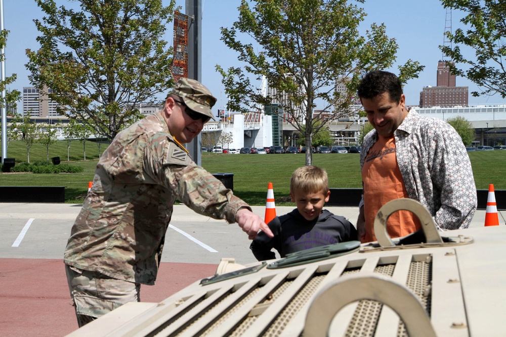 Reserve Soldiers help raise military awareness at 2016 Milwaukee Armed Forces Day