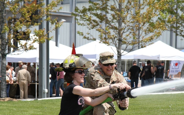 Reserve Soldiers help raise military awareness at 2016 Milwaukee Armed Forces Day