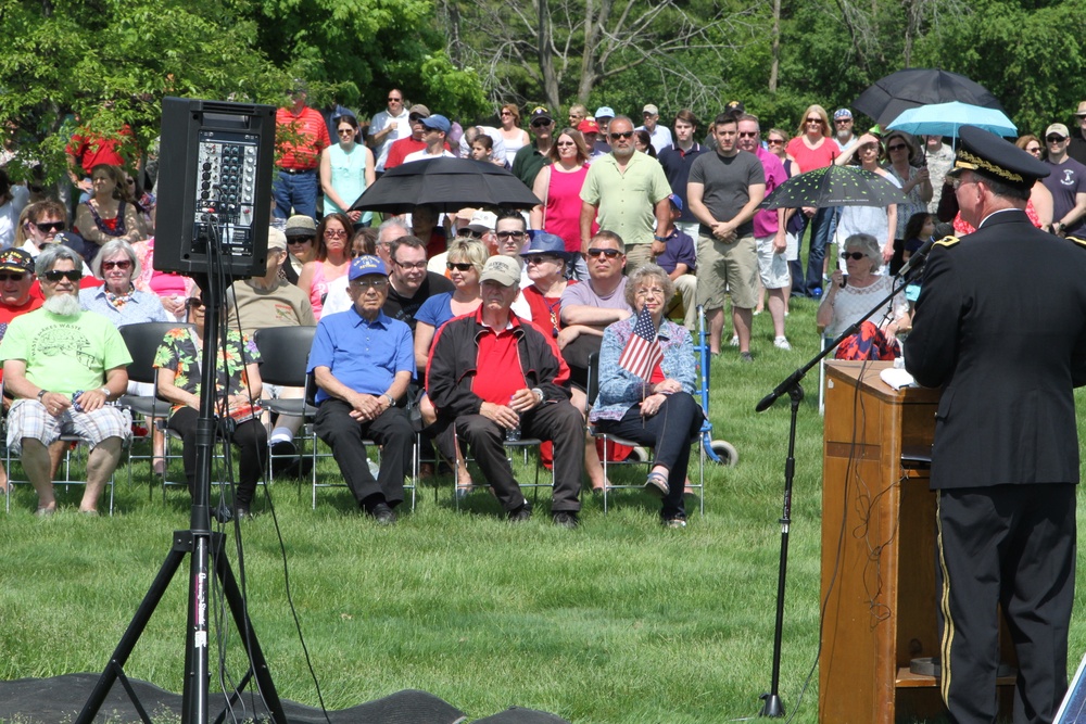 Fort Sheridan honors fallen veterans