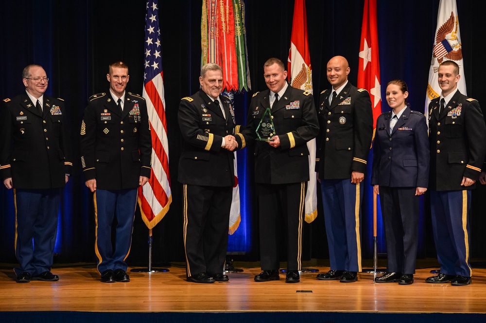 Illinois awarded &quot;most improved&quot; Army community in the Army National Guard