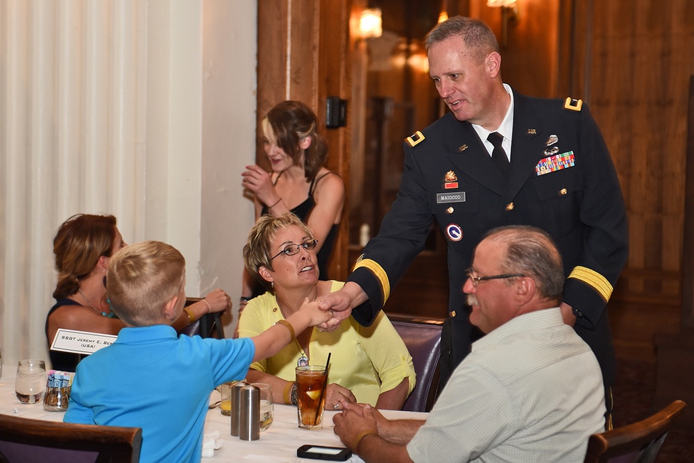 Army Reserve general meets with a Gold Star Family during Chicago’s Memorial Day