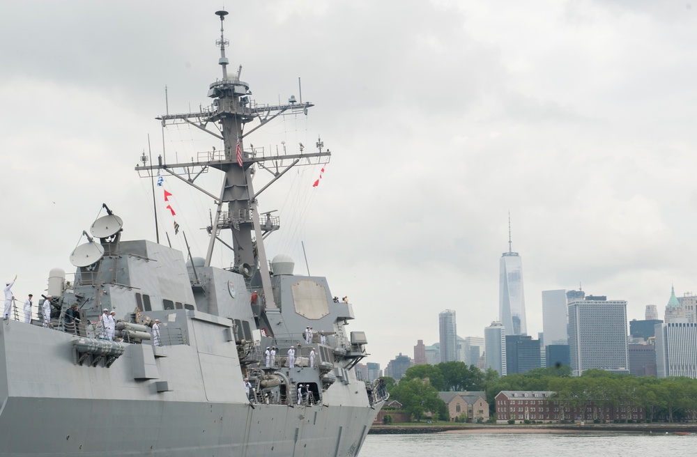 U.S. Sailors aboard USS Bainbridge (DDG 96) Departing 2016 Fleet Week New York (FWNY)