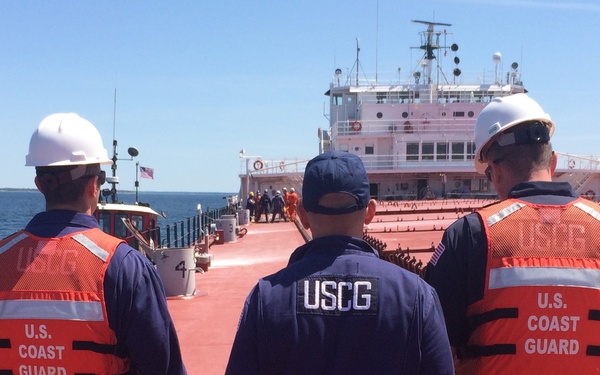 Crews continue response to Gros Cap Grounding of motor vessel Roger Blough