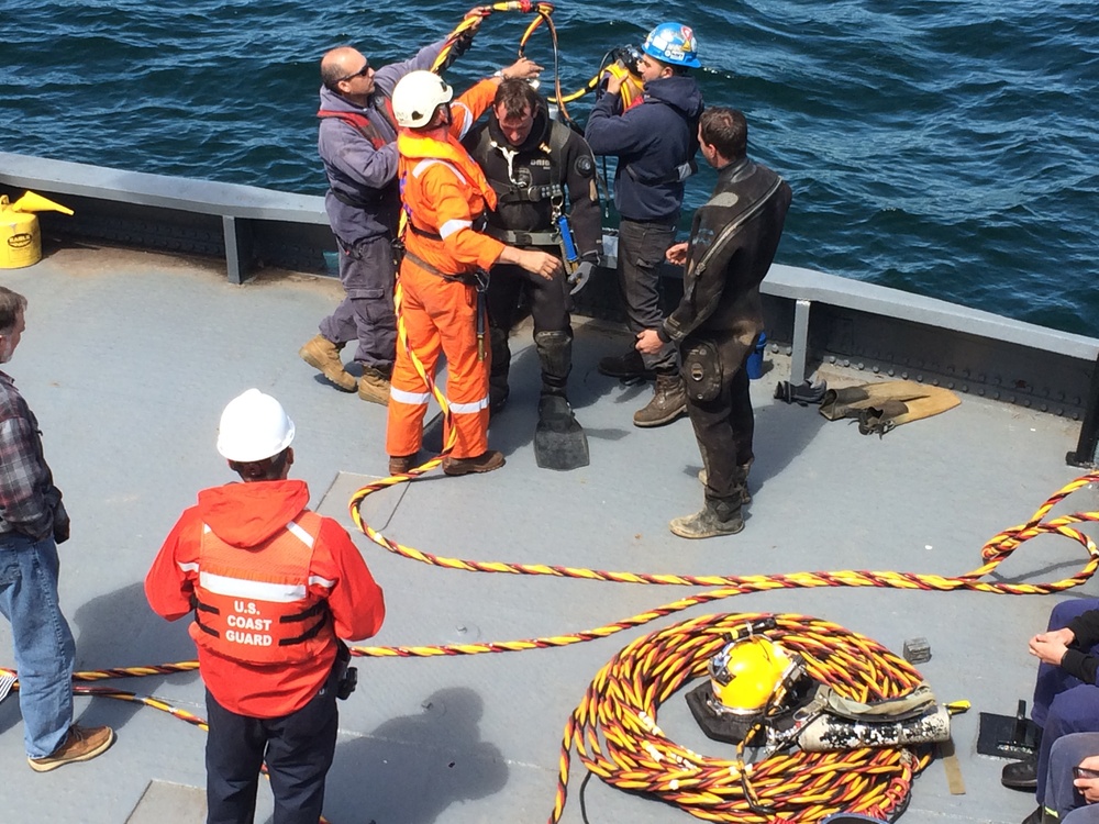Crews continue response to Gros Cap Grounding of motor vessel Roger Blough
