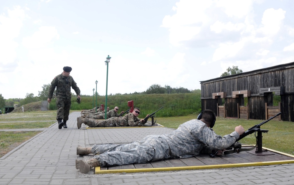 364th ESC Soldiers on the range in Poland