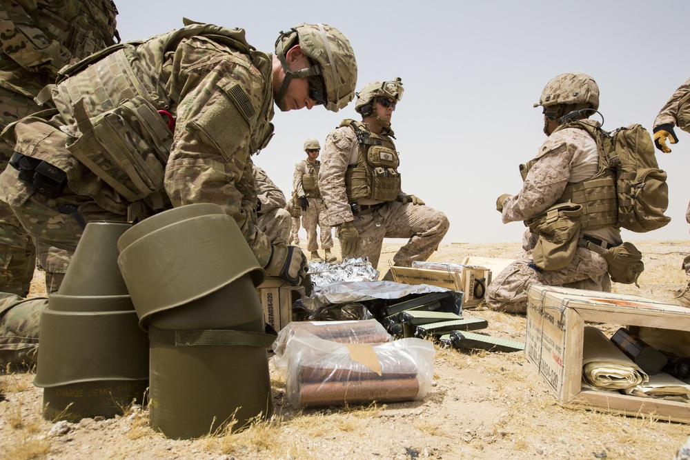 Special Purpose MAGTF-CR-CC conducts Combined EOD Explosive Effects Training