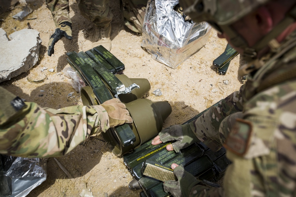 Special Purpose MAGTF-CR-CC conducts Combined EOD Explosive Effects Training