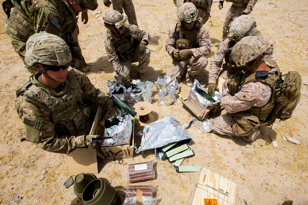 Special Purpose MAGTF-CR-CC conducts Combined EOD Explosive Effects Training