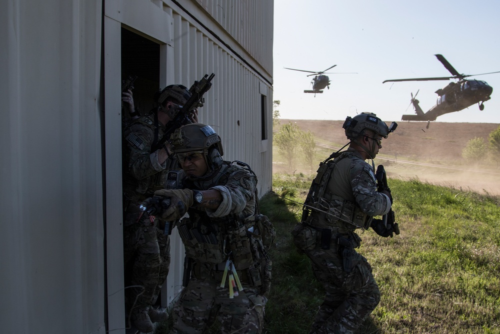 3rd CAB trains with special operations forces at Smoky Hill Weapons Range