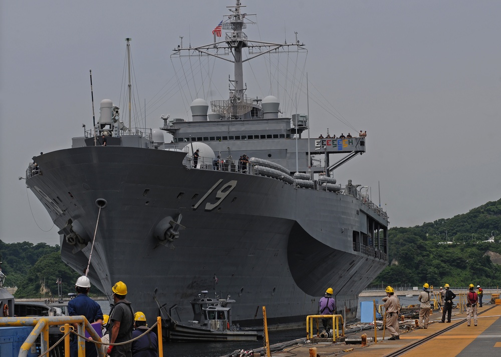 160601-N-KG618-091