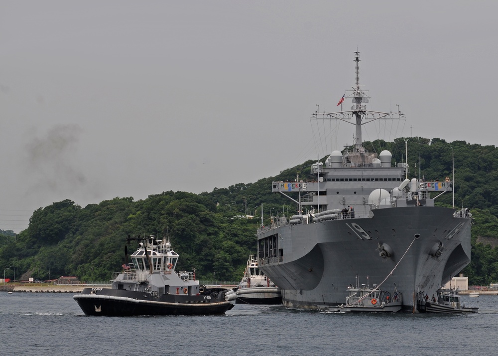 160601-N-KG618-044
