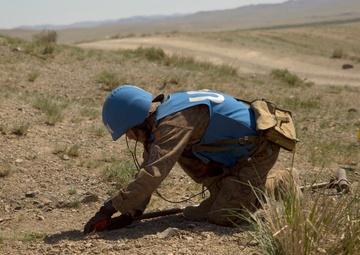 U.S. Army, Canadian Army test Mongolian Armed Forces’ counter-improvised explosive device skills during Khaan Quest 2016
