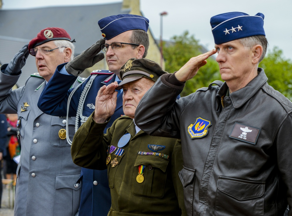 Soldiers, Airmen pay respect in Picauville