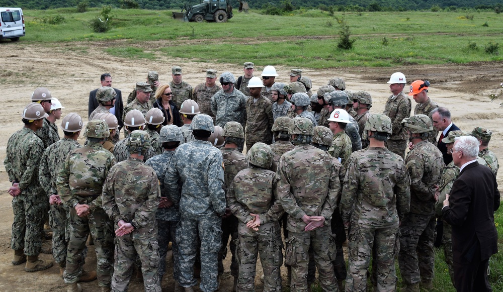 Lieutenant General Ben Hodges visits Novo Selo Training Area during Operation Resolute Castle 2016