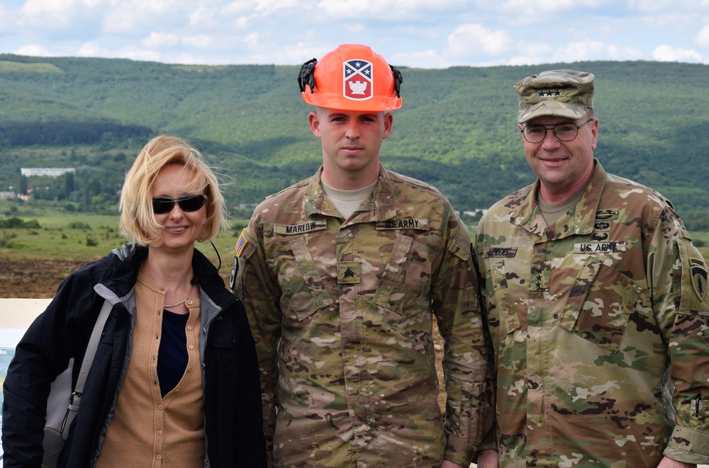 Lieutenant General Ben Hodges visits Novo Selo Training Area during Operation Resolute Castle 2016