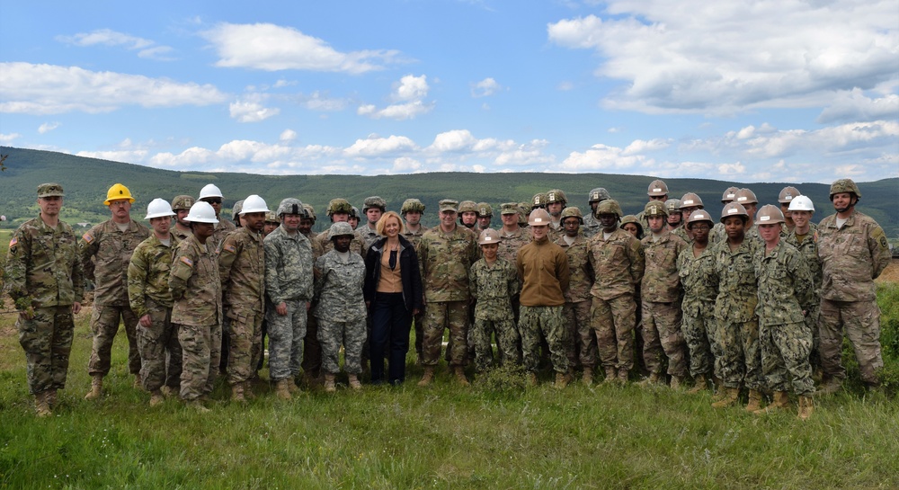 Lieutenant General Ben Hodges visits Novo Selo Training Area during Operation Resolute Castle 2016