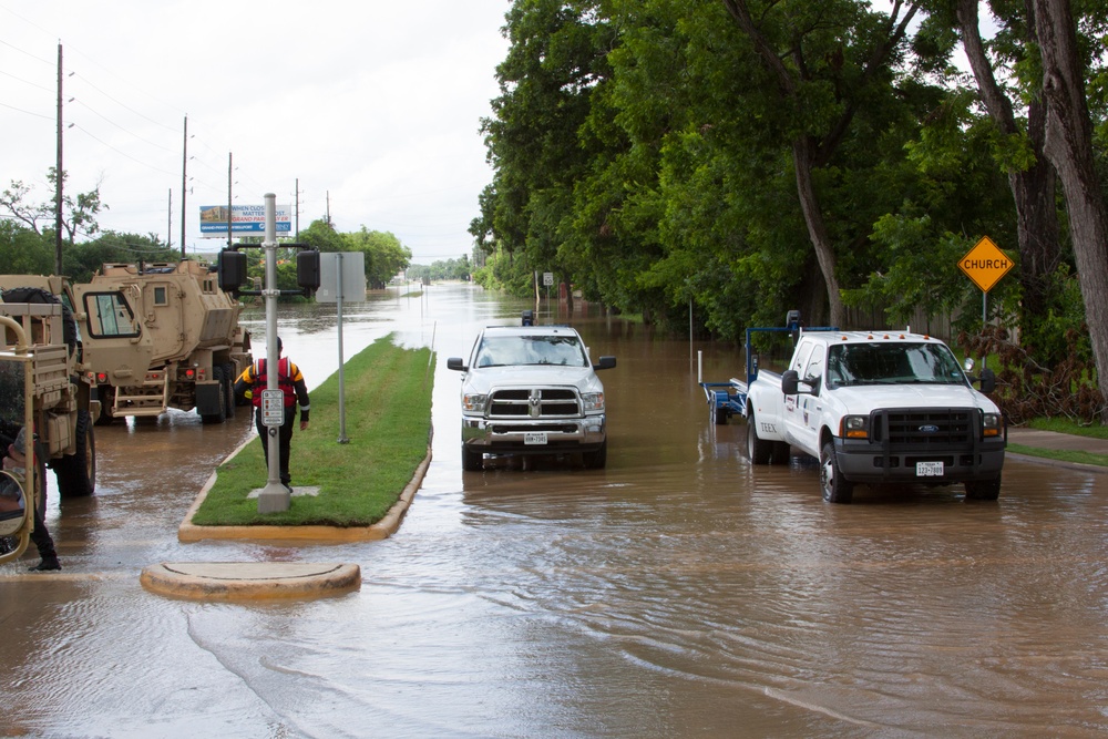 Texas Guardsmen Aid During South Central Texas Flooding