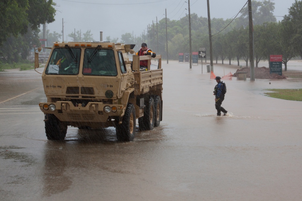 Guardsmen respond to South Central Texas Floods