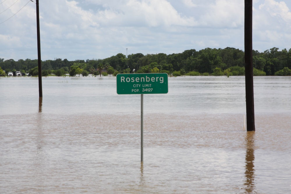 Texas Guardsmen respond to south central texas flooding