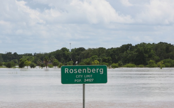 Texas Guardsmen respond to south central texas flooding
