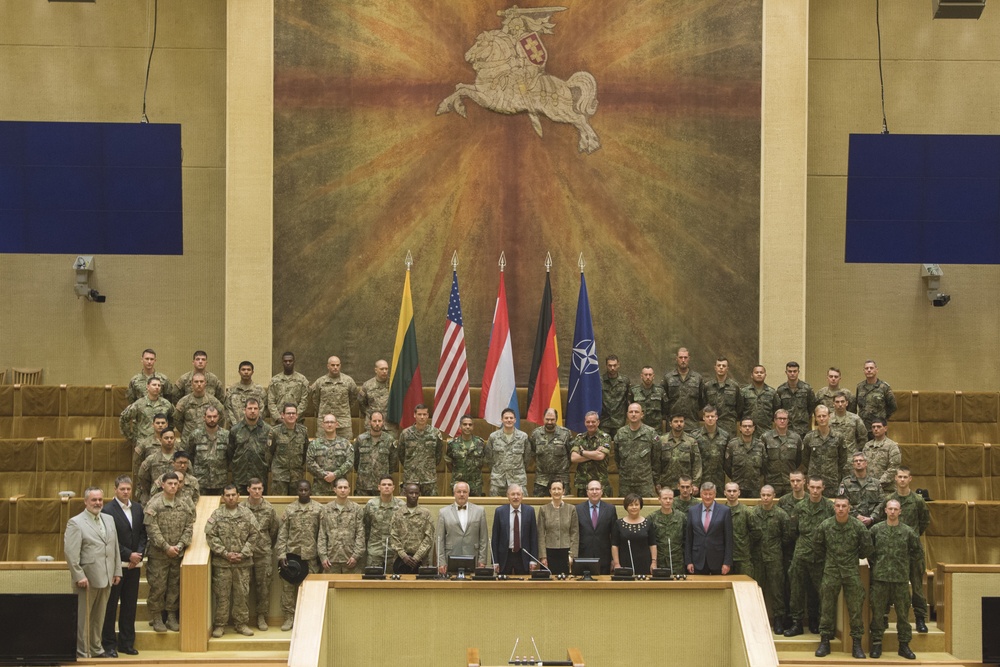 NATO troops visit Seimas Palace