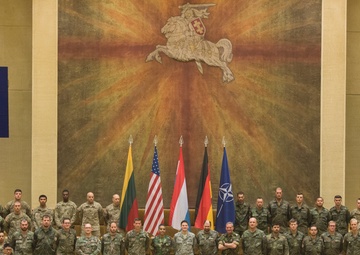 NATO troops visit Seimas Palace
