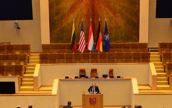 NATO troops visit Seimas Palace