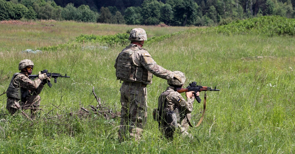 A 3-15 Soldier provides feedback to Ukrainian Soldiers