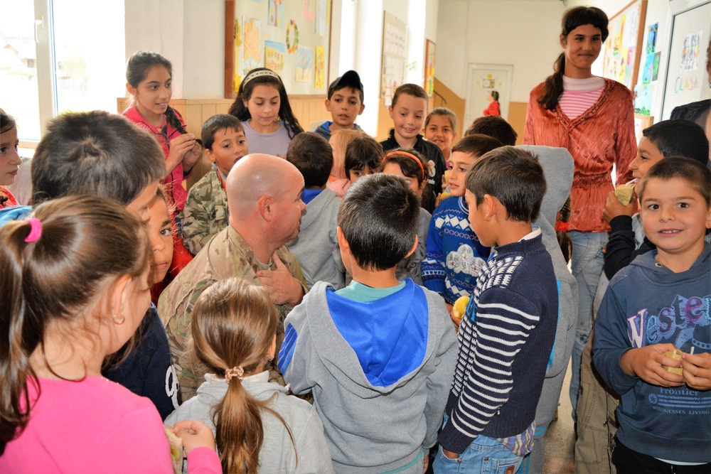 877th Engineer Battalion Visits School in Romania