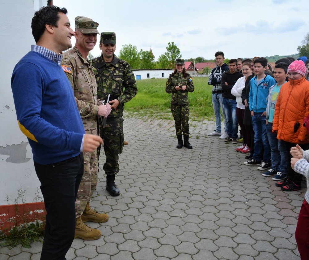 877th Engineer Battalion Visits School in Romania