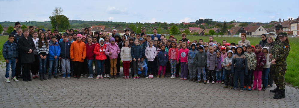 877th Engineer Battalion Visits School in Romania