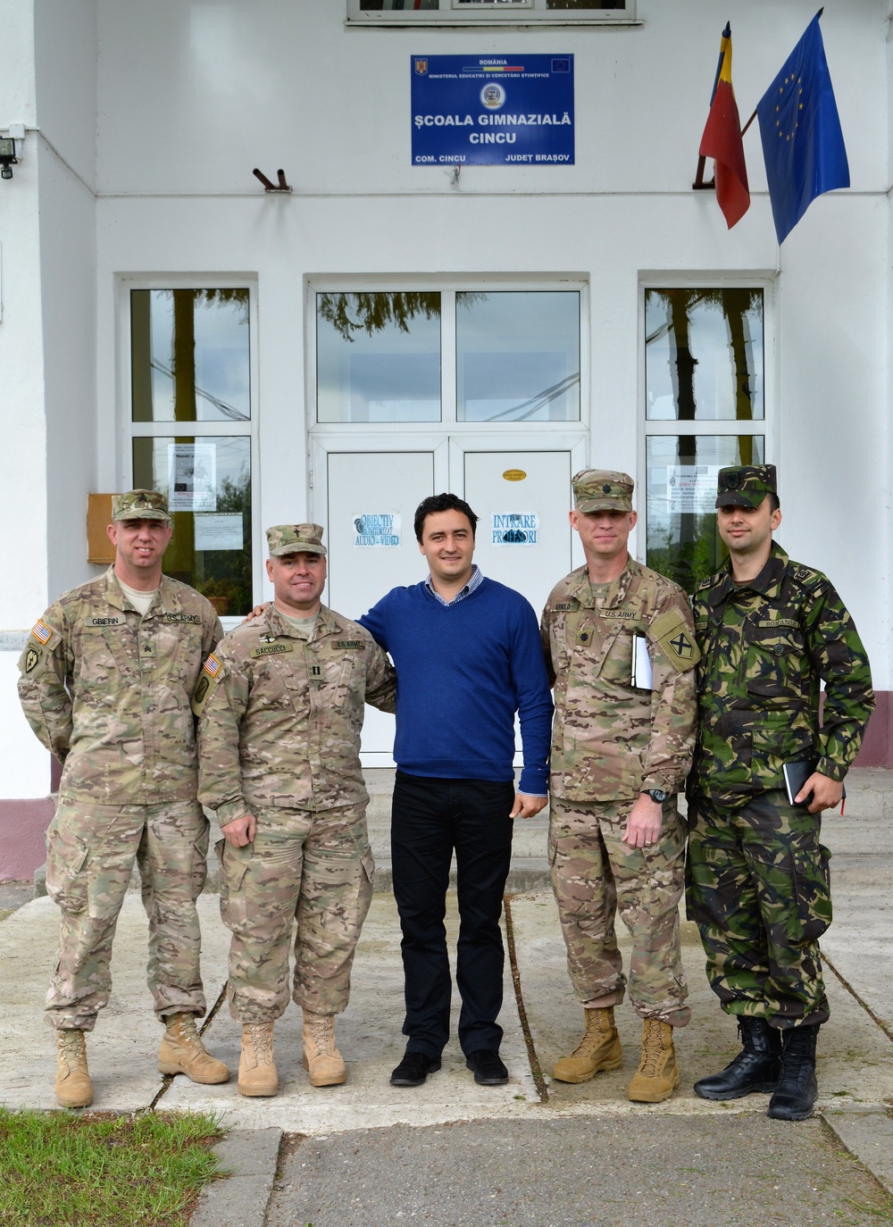877th Engineer Battalion Visits School in Romania