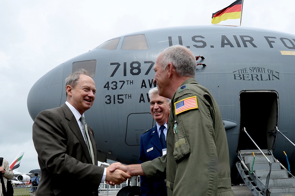 U.S.prepares for Berlin air show