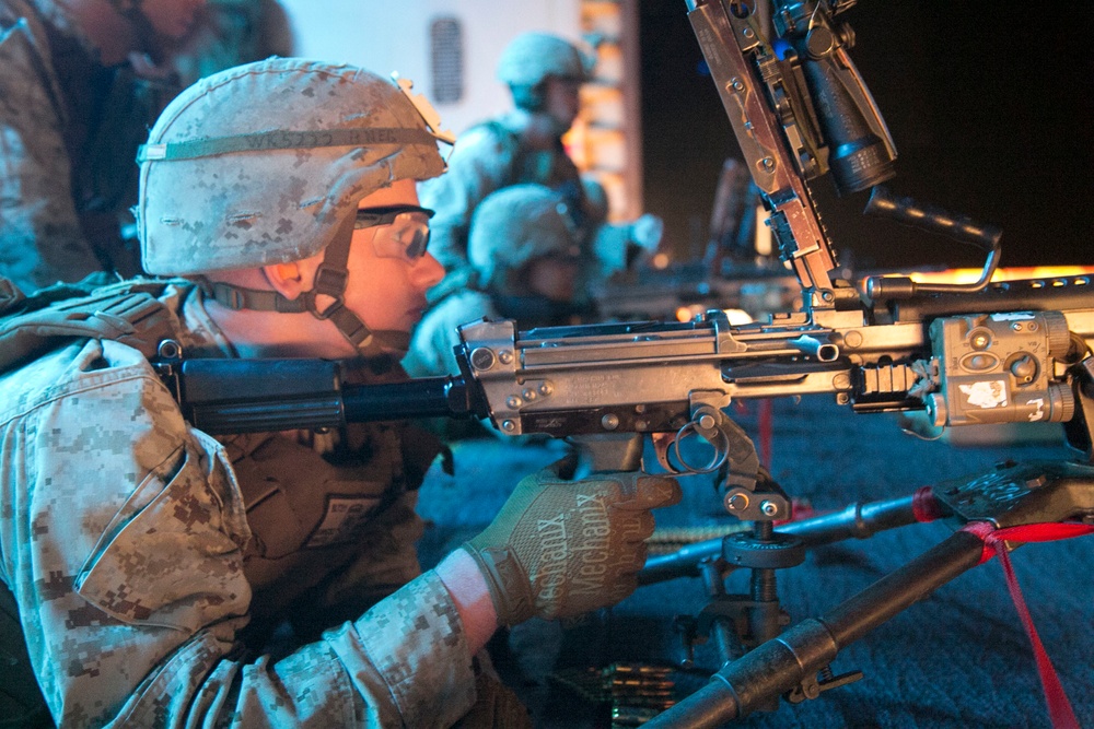 13th MEU assaults the night