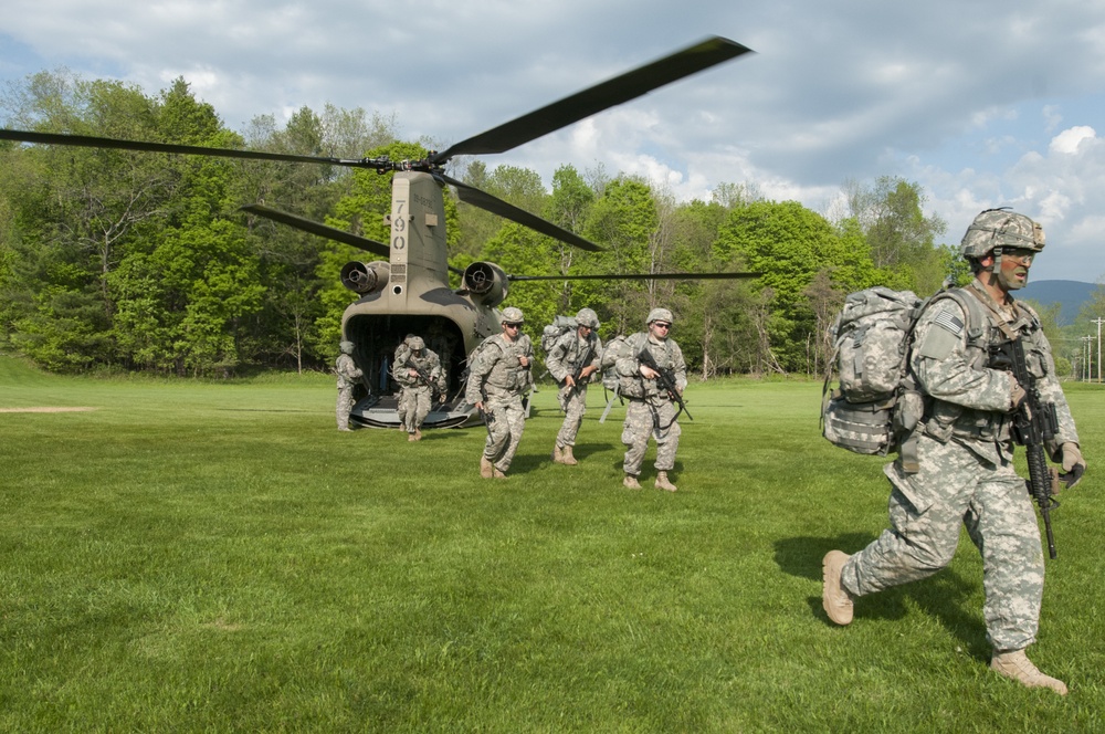 Soldiers Exit Chinook