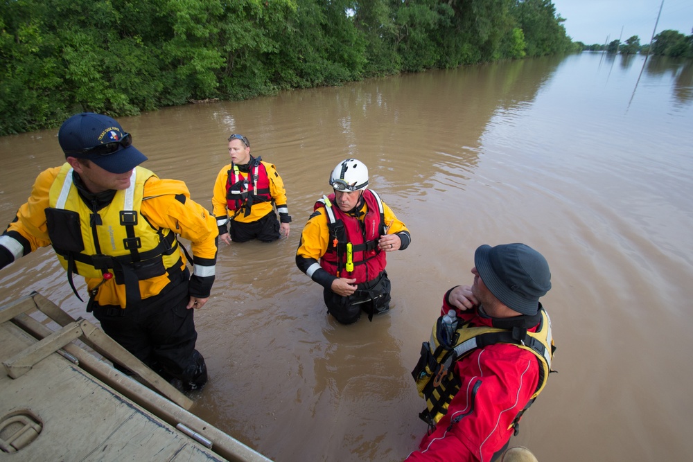 Texas National Guardsmen Support Flood Response