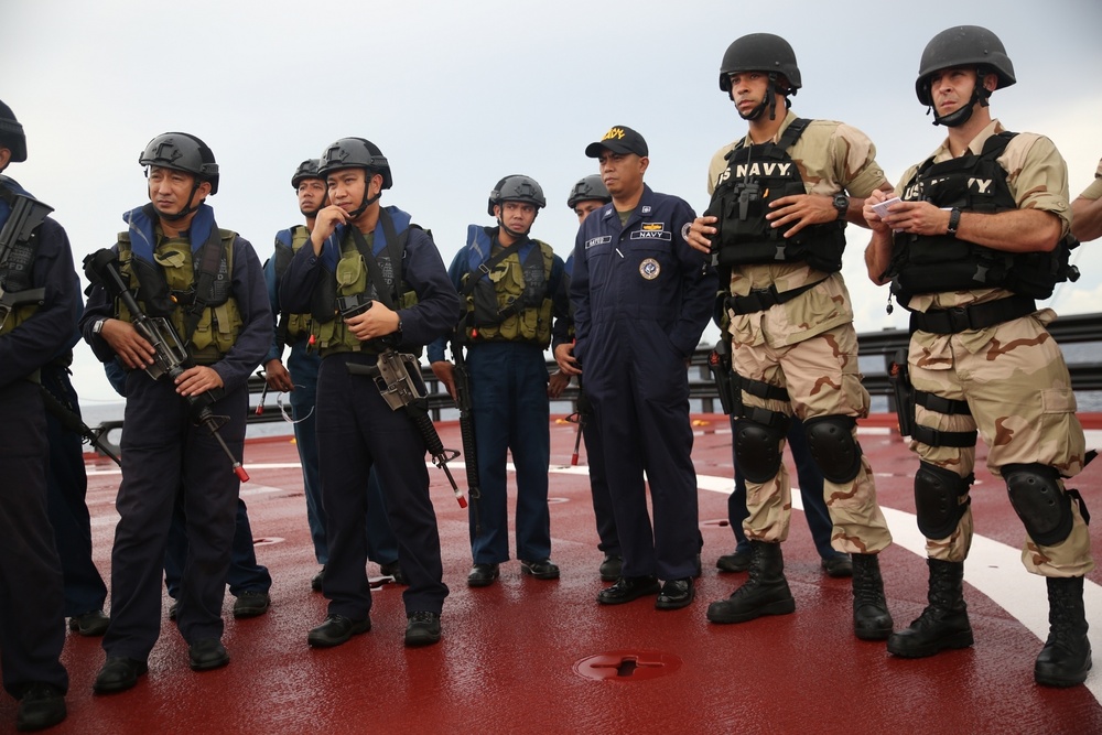 U.S. MARINES HIT MALAYSIA BEACHES FOR EXERCISE CARAT