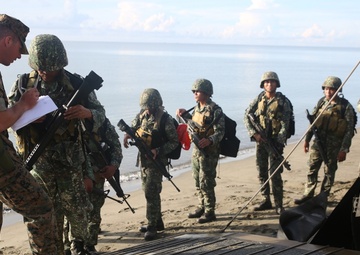U.S. SAILORS AND MARINES TRAIN WITH PHILLIPINE MARINES CORPS