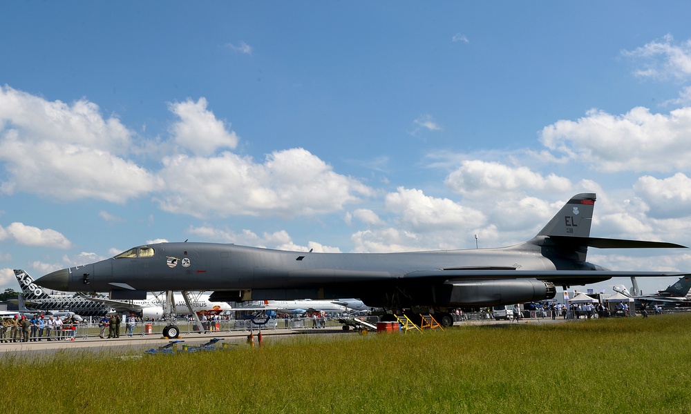 U.S. showcases aircraft in Berlin