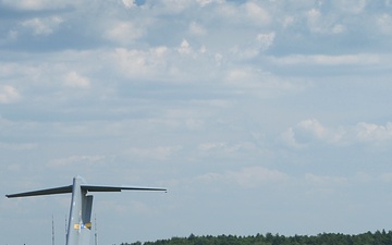 U.S. showcases aircraft in Berlin