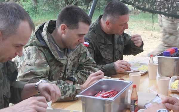 3BSB Demonstrates Field Feeding to Polish Allies