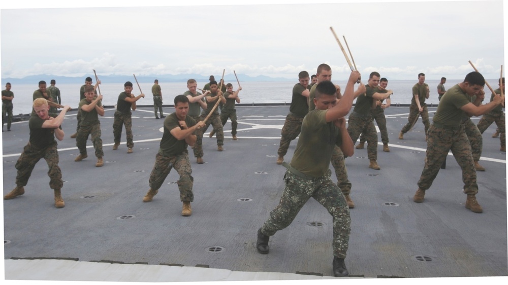 U.S. MARINES TRAIN WITH PHILIPPINE MARINE CORPS ABOARD USS ASHLAND