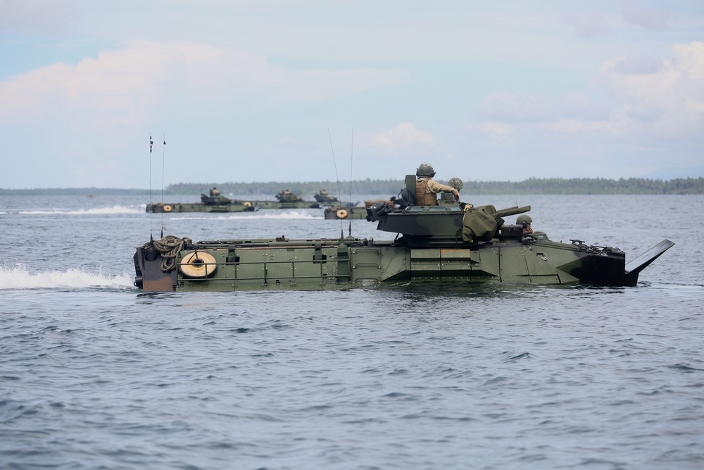 U.S. MARINES CONDUCT AMPHIBIOUS EXERCISE WITH PHILIPPINE MARINE CORPS