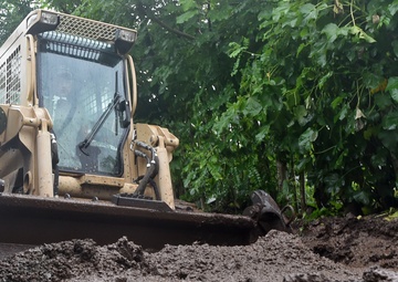 Soldiers make path to education for Catarina residents