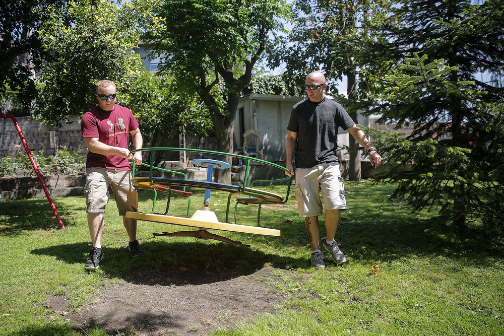 Marines show care for Italian orphanage