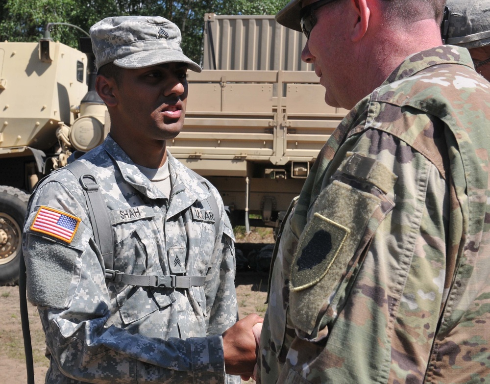 Maj. Gen. Hayes Visits Illinois National Guard Unit at Exercise Anakonda 16