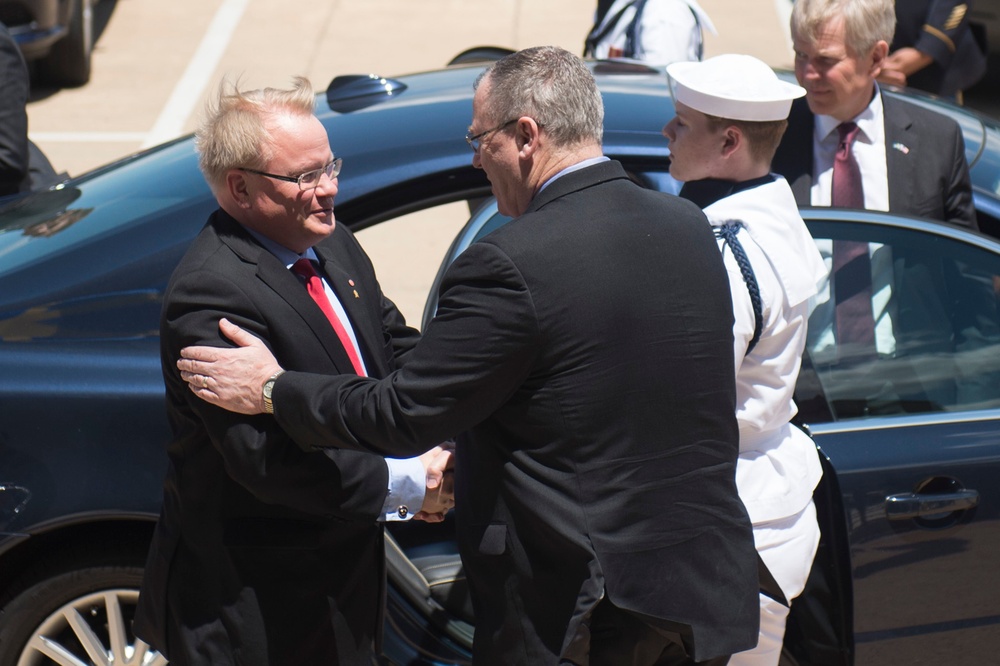 SD and DSD meet with Swedish MoD