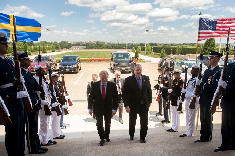 SD and DSD meet with Swedish MoD